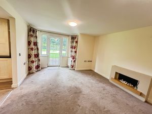 Lounge- click for photo gallery